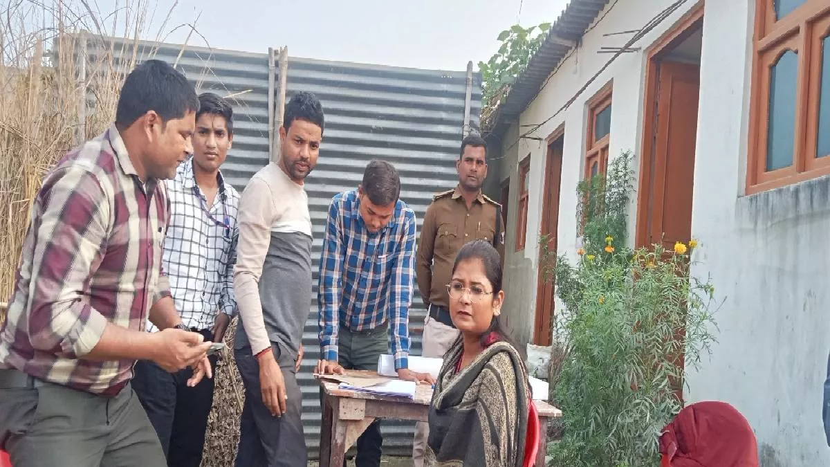चौतरवा में भूमि का फर्जी दस्तावेज बनाने का मामला, शिक्षक सहित दो गिरफ्तार
