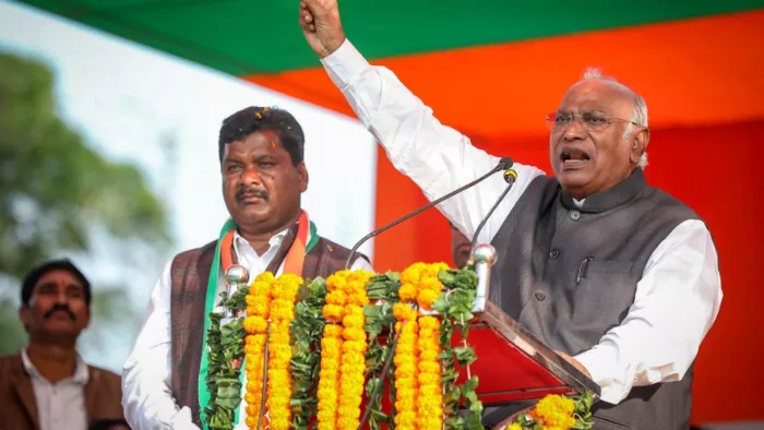 Mallikarjun Kharge: 'डरेंगे तो मरेंगे', खरगे ने झारखंड में BJP के नारे का दिया जवाब; बोले- योगी जी कहते हैं...