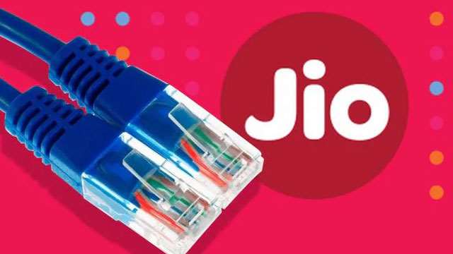 Reliance JioFiber यूजर्स को लग सकता है झटका, इंटरनेट स्पीड की जा सकती है कम