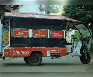 राइजिंग इंडिया: 'हनुमान' से मिल रही मरीजों को मदद, ई-रिक्शा एंबुलेंस का आइडिया हिट