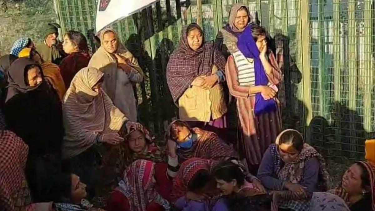 two local youths shot dead in rajouri local people protesting and rajouri jammu highway halted