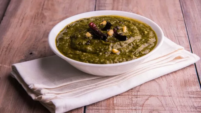 Sarson Ka Saag: सरसों का साग खाने से मिलते हैं ये जबरदस्त फायदे