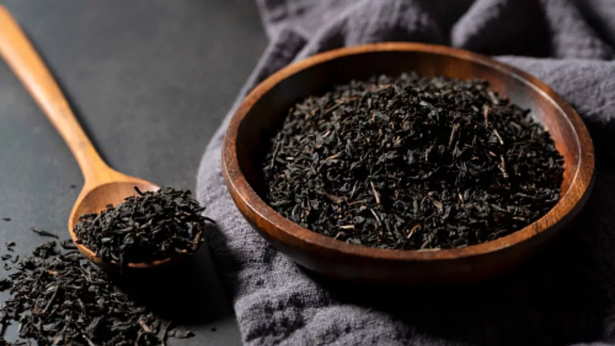 Tea Leaves For Skin: स्किन के लिए रामबाण है चायपत्ती, इन समस्याओं से मिलती है राहत - how to use tea leaves on skin