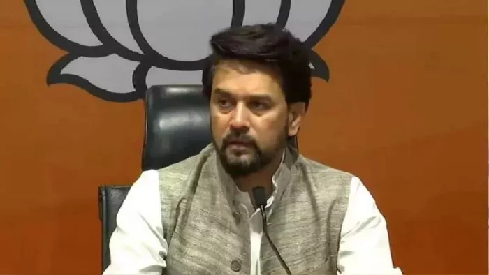 शनिवार को परागपुर विधानसभा क्षेत्र के कलोह में बूथ पालकों की मीटिंग में पहुंचे अनुराग ठाकुर (फाइल फोटो)