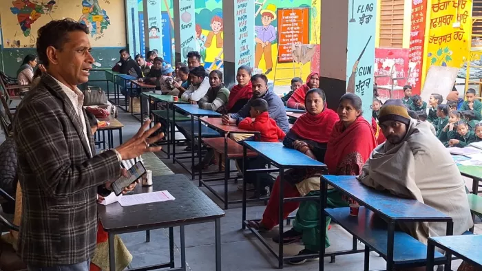 मुक्तसर में अभिभावक व टीचर्स के बीच हुई पीटीएम में के तहत बैठक