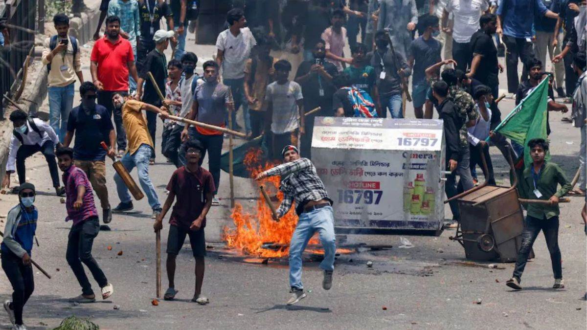 https://www.jagranimages.com/images/newimg/16122024/16_12_2024-bangladesh_protest_5_23849576.jpg
