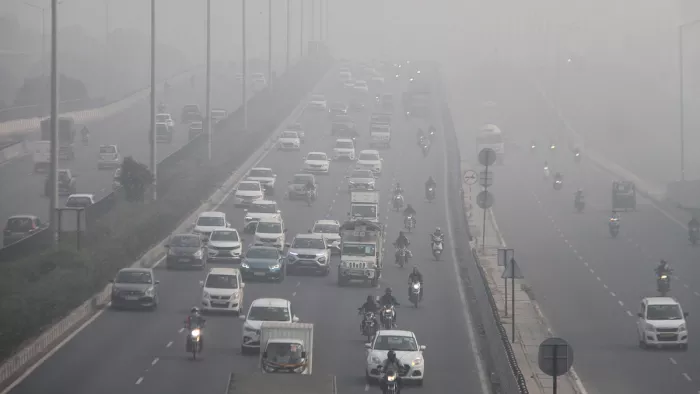 दिल्ली-NCR में फिर से GRAP-4 के नियम लागू किए गए।