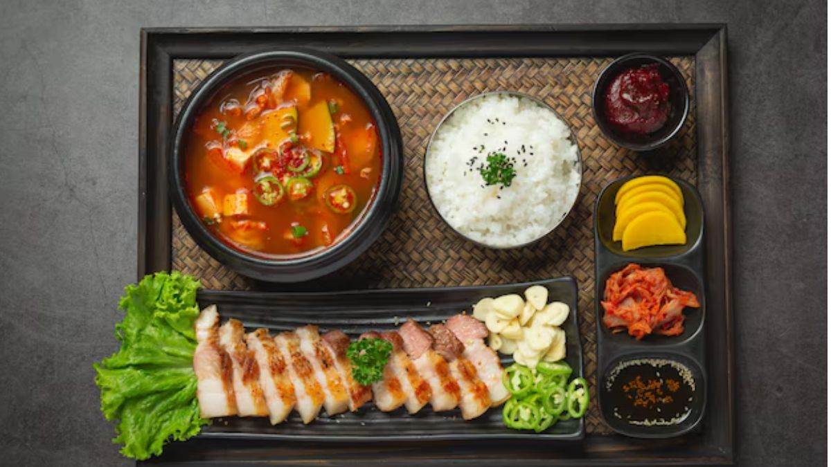 https://www.jagranimages.com/images/newimg/16122024/16_12_2024-korean_dishes_23849318.jpg