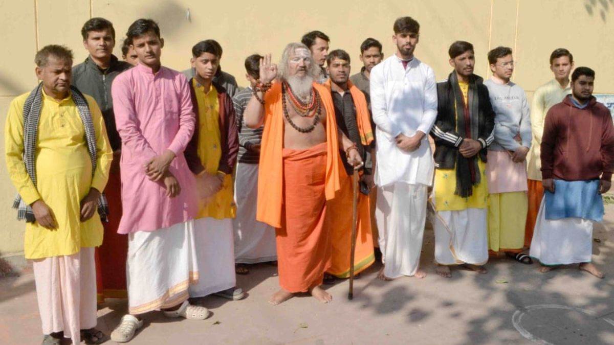 if atrocities on hindus are not stopped nagas will march to bangladesh mahant of atal akhara warns