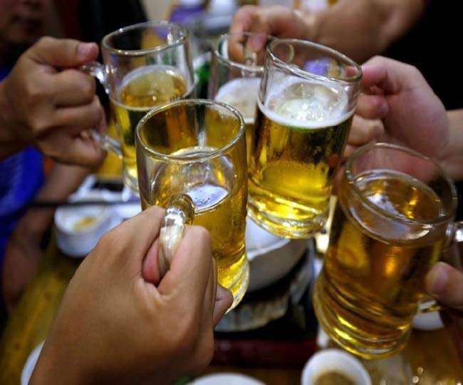 Liquor party was going on in the capital Patna, five youths were arrested by the police, six bottles of liquor recovered