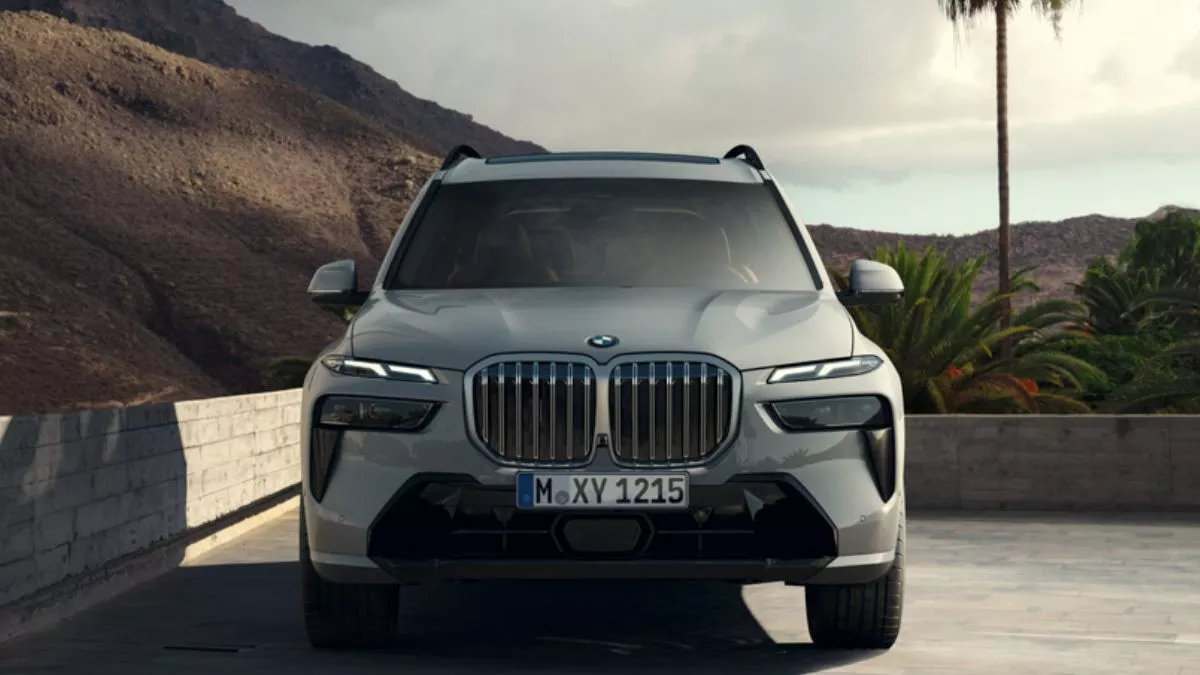 BMW X7 Facelift हुई लॉन्च, पेट्रोल और डीजल इंजन के साथ हाइब्रिड सेगमेंट में Audi और Volvo से होगा मुकाबला