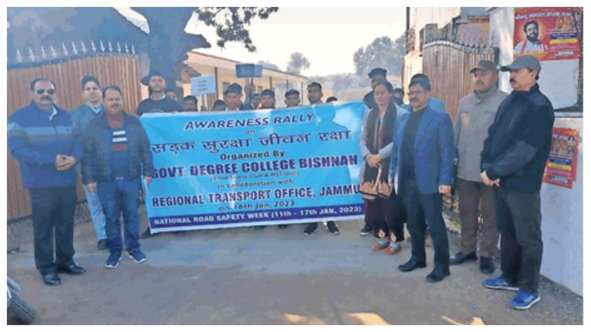 jammu two vehicles seized for violation of traffic rules challan of 30 signature campaign launched