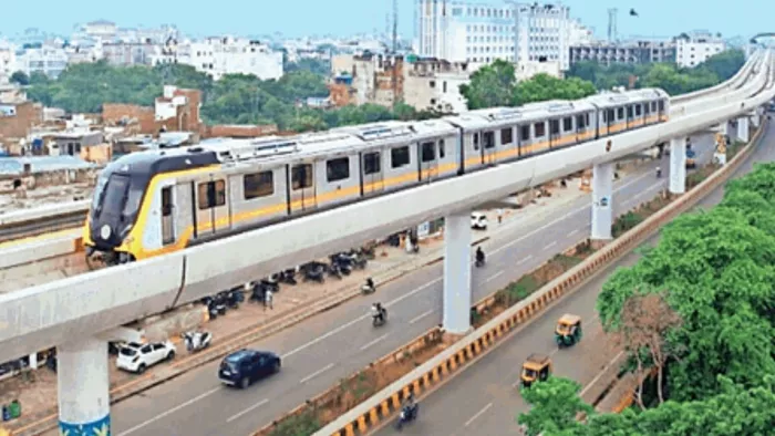 Agra Metro: पहले चरण में ट्रायल के दौरान मेट्रो ट्रेन l फाइल फोटो