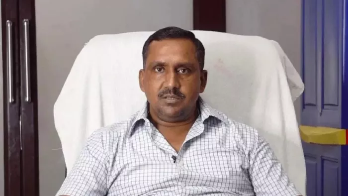 स्वास्थ्य मंत्री बन्ना गुप्ता ने अभियान निदेशक आलोक त्रिवेदी को दिया प्रभार। (फाइल फोटो)