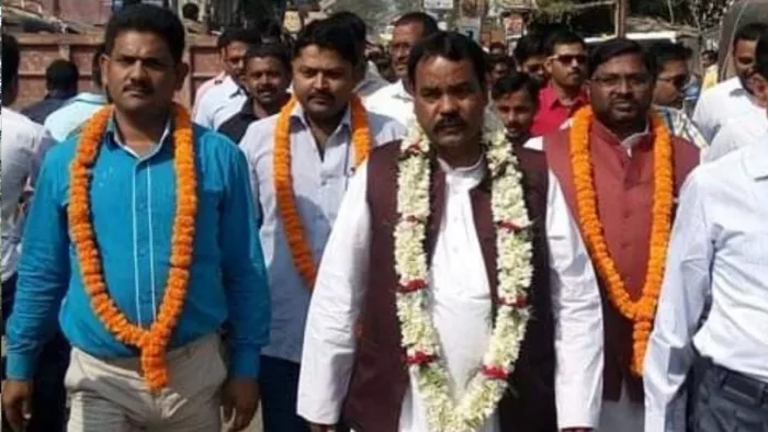 जिला परिषद चुनाव के दौरान जन संपर्क अभियान चलाते इजहार अंसारी की फाइल फोटो: जागरण