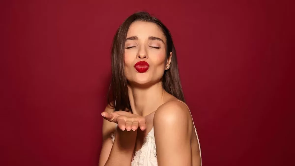 होठों को मिलेगा ग्लैमरस लुक इन ट्रेंडिंग Maybelline Super Stay Lipstick शेड्स से, पानी पड़ने पर नहीं होंगी खराब