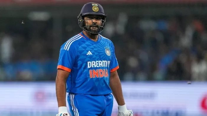 Rohit Sharma और अंपायर वीरेंद्र शर्मा की बातचीत स्टंप माइक में हुई रिकॉर्ड
