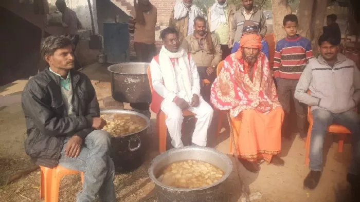 साधु ने जीवित रहते की तेरहवीं भोज में जुटे सैकड़ों ग्रामीण
