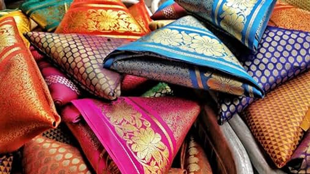 फैशन पर 87% तक की छूट पर खरीदें Saree For Wedding का कलेक्शन, केवल 415 में अमेज़न ऑफर्स की डील्स का लाभ उठाएं