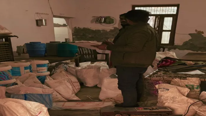 टाटा कंपनी के नाम पर अवैध तरीके से नमक बनाने वाली फैक्ट्री का भंडाफोड़।