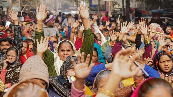 वजीरपुर औद्योगिक क्षेत्र में नोटिस लगाए जाने से परेशान थे झुग्गीवासी। (फाइल फोटो)