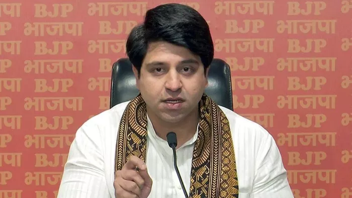 Delhi Chunav 2025: पूनावाला ने आप विधायक के उपनाम के विवादास्पद संदर्भ पर माफी मांगी। फाइल फोटो