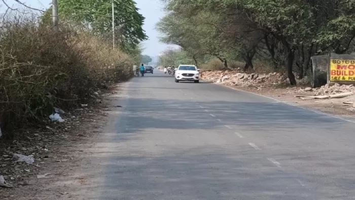 कालिंदी कुंज सड़क को चार लेन करने से एक लाख से ज्यादा लोगों को फायदा होगा। जागरण फोटो