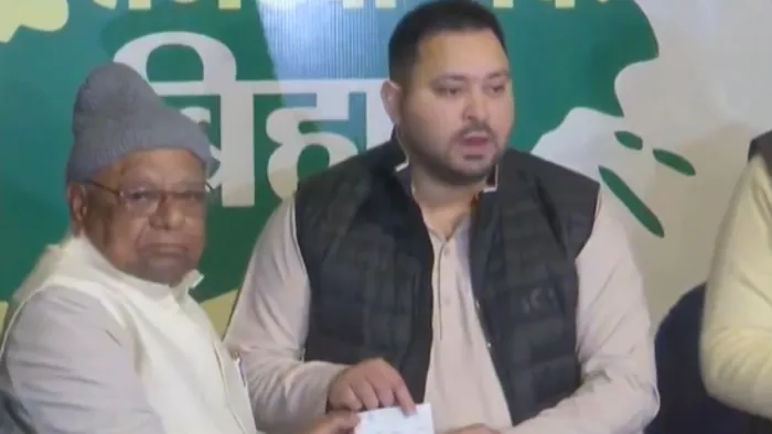 नेता प्रतिपक्ष तेजस्वी यादव ने मंगनी लाल मंडल को राजद की सदस्यता दिलाई।