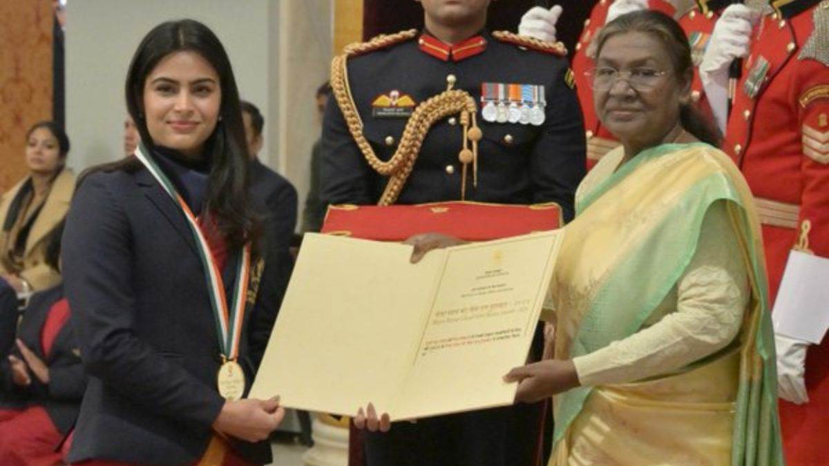https://www.jagranimages.com/images/newimg/17012025/17_01_2025-manu_bhaker_khel_ratna_award___23868366.jpg