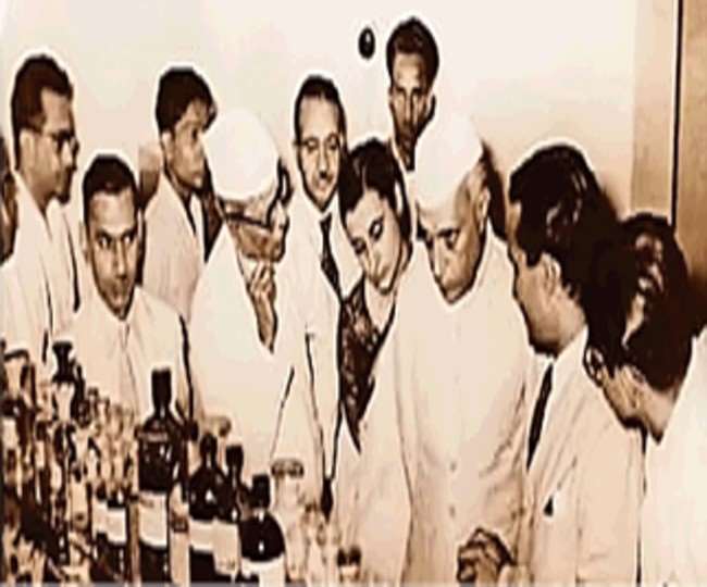 https://www.jagranimages.com/images/newimg/17022021/17_02_2021-inauguration_by_former_pm_jawaharlal_nehru_21377948.jpg
