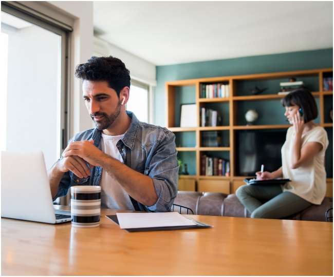 WFH Side Effects: मानसिक स्वास्थ्य और पर्सनल लाइफ को ऐसे प्रभावित कर रहा है 'वर्क फ्रॉम होम'