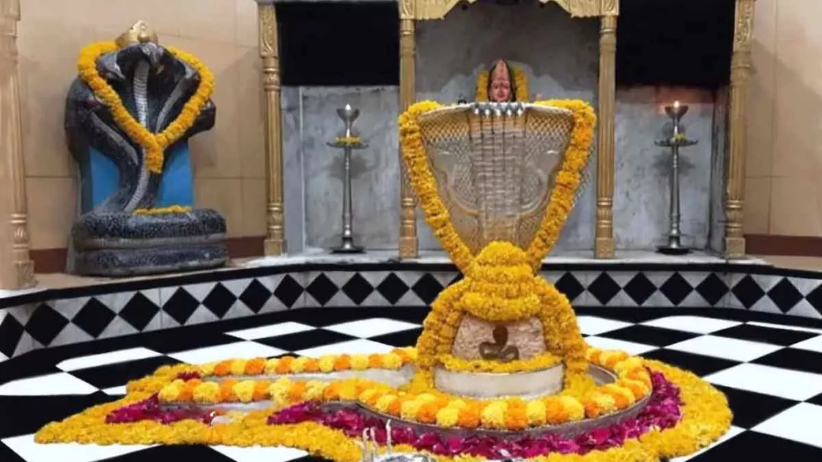 Nageshvara Temple: नागेश्वर मंदिर में दर्शन करने मात्र से मिल जाती हैं नाग दोष से मुक्ति, जानिए पौराणिक कथा - mahashivratri 2023 know interesting facts about Nageshwar Temple dwarka