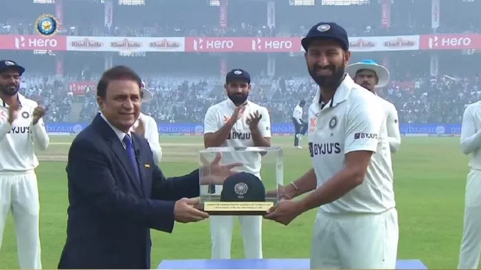 Cheteshwar Pujara 100th test: सुनील गावस्कर ने पुजारा को कैप भेंट की