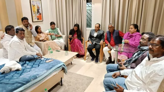 Champai Soren: झारखंड में कांग्रेस विधायक क्यों चल रहे नाराज, आलाकमान की एक गलती पूरी सरकार पर पड़ेगी भारी!