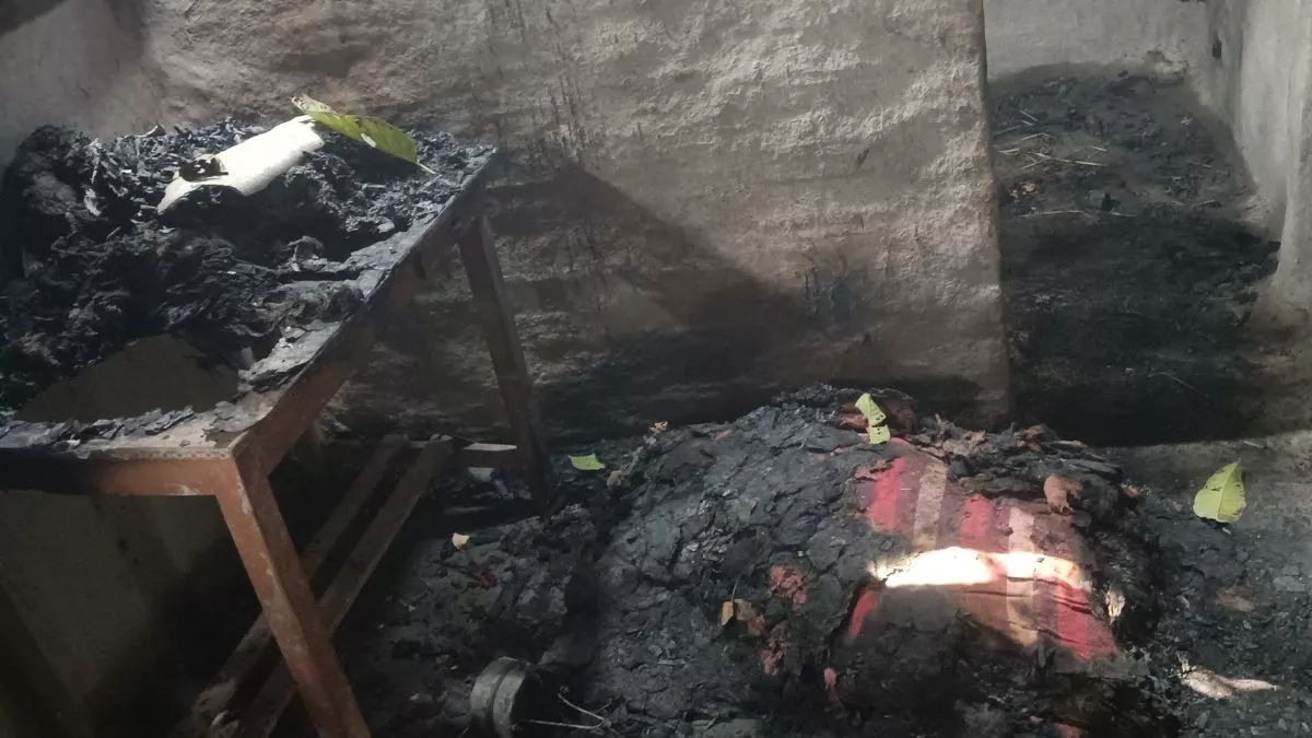 Katihar News: रात में गहरी नींद में सो रहे थे बच्‍चे, आर्थिक परेशानी से तंग पिता ने घर में लगा दी आग; तीन की मौत