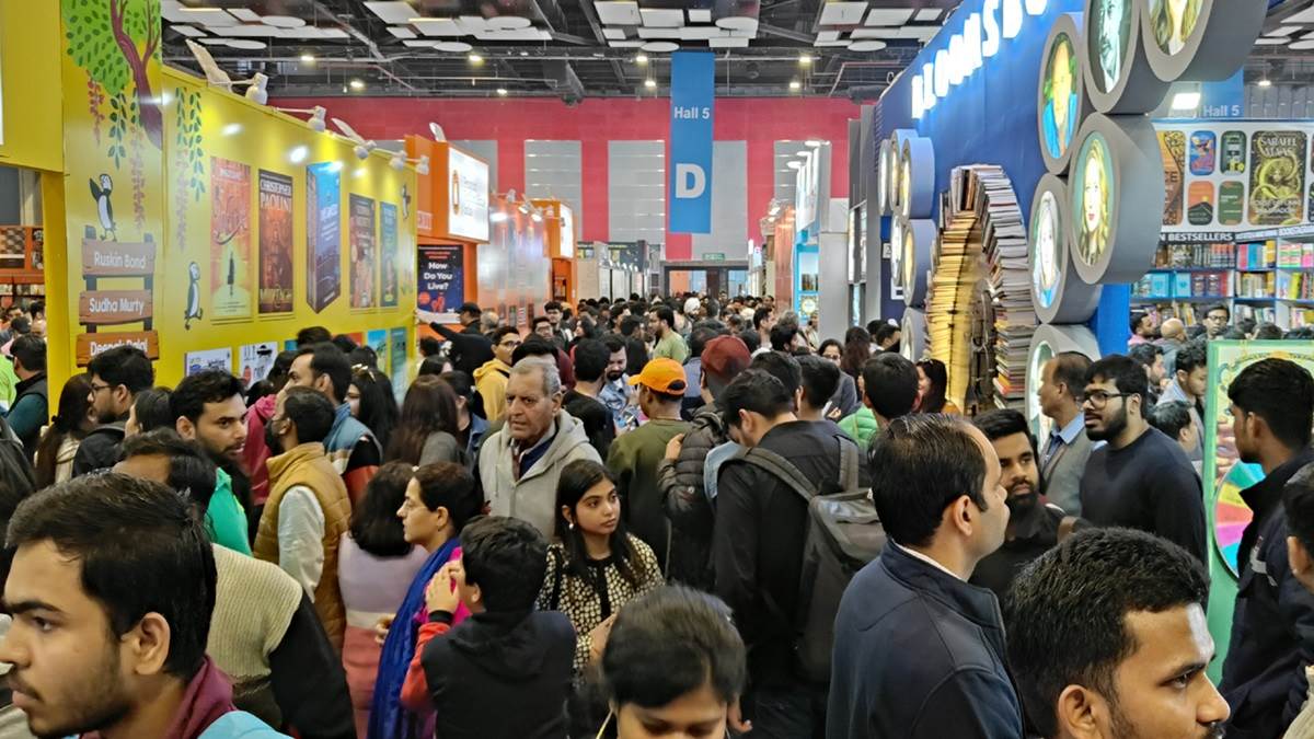 ncr world book fair 2024 crowd gathered at book fair pragati maidan last day on 18 februaru great discounts on books