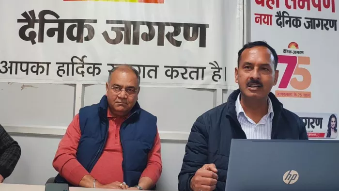 दैनिक जागरण की अकादमिक बैठक में अपनी बात रखते गुंजन संस्था के कार्यकारी निदेशक संदीप परमार व निदेशक विजय कुमार।