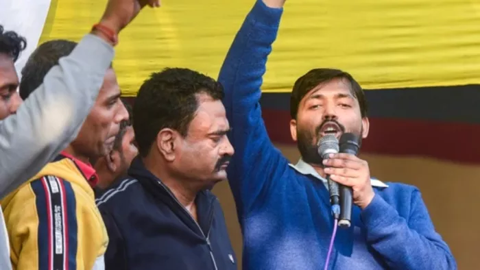 बीपीएससी अभ्यर्थियों के साथ फिर सड़क पर उतरे खान सर (फाइल फोटो PTI)