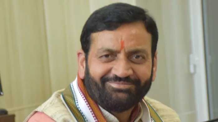 सीएम नायब सैनी ने महिला कर्मचारियों को दिया तोहफा। जागरण फोटो