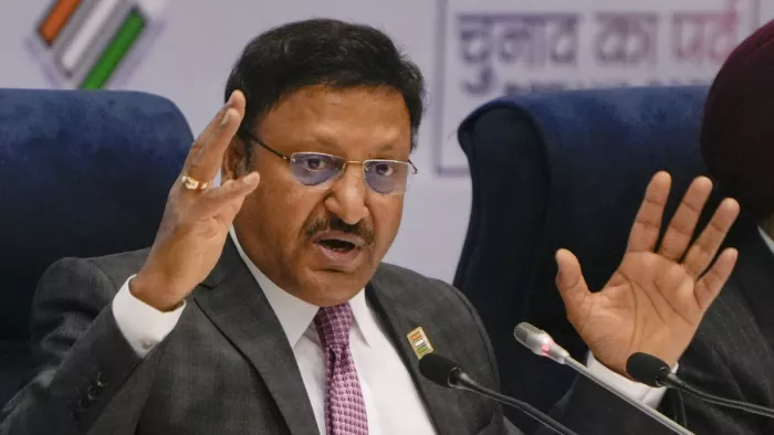 मतदान केंद्रों पर बायोमेट्रिक सत्यापन पर दिया जोर (फोटो: पीटीआई)