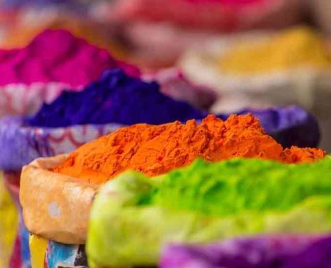 holi 2022 smell color while buying it if you smell of any chemical or petrol then leave it