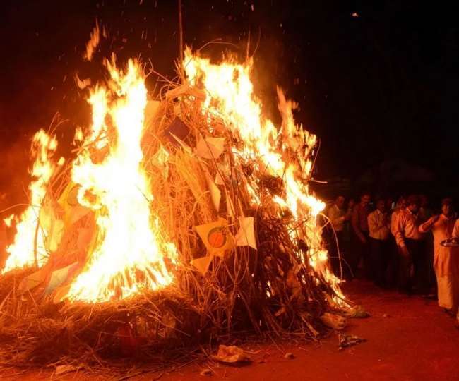 https://www.jagranimages.com/images/newimg/17032022/17_03_2022-holika_dahan_2022_22551577.jpg