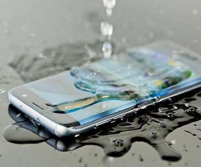 https://www.jagranimages.com/images/newimg/17032022/17_03_2022-phone_waterproof__22551406.jpg