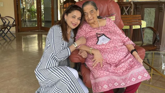 Madhuri Dixit Mother Prayer Meet: माधुरी दीक्षित फिल्म एक्ट्रेस है।