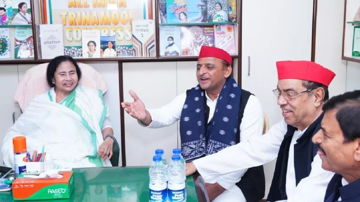 ममता दीदी के साथ थर्ड फ्रंट बनाने की तैयारी में अखिलेश! कांग्रेस-भाजपा दोनों से समान दूरी बनाकर रखेगी SP