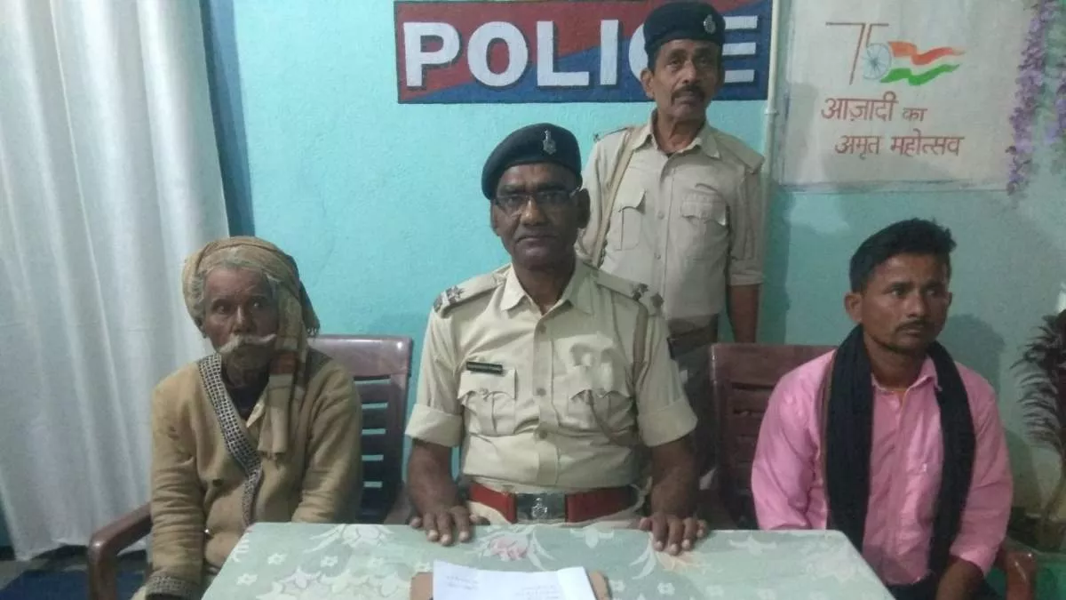 मुंगेर में पुलिस ने 18 साल से बिछ़ड़े बुजुर्ग को खोज निकाला, पिता को देख भर आई बेटे की आंखें।