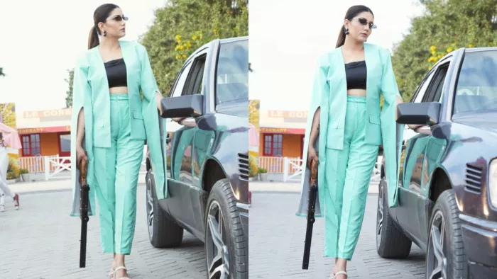 Sapna Choudhary Gun Photos: सपना चौधरी फिल्म एक्ट्रेस है।