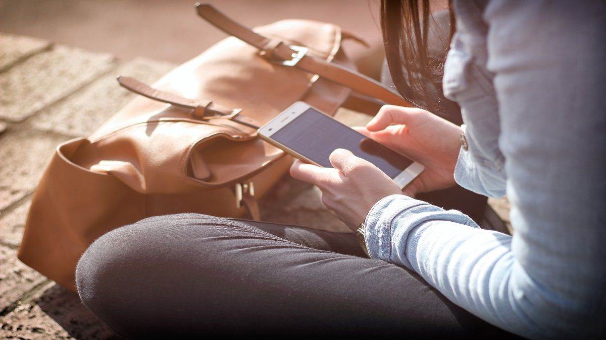 https://www.jagranimages.com/images/newimg/17032023/17_03_2023-slow_smartphone_charging_problem_23359037_16279642.jpg