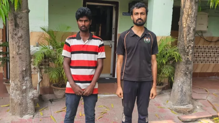 पुलिस ने एससीबी मेडिकल में फिर से दो दलाल किये गिरफ्तार