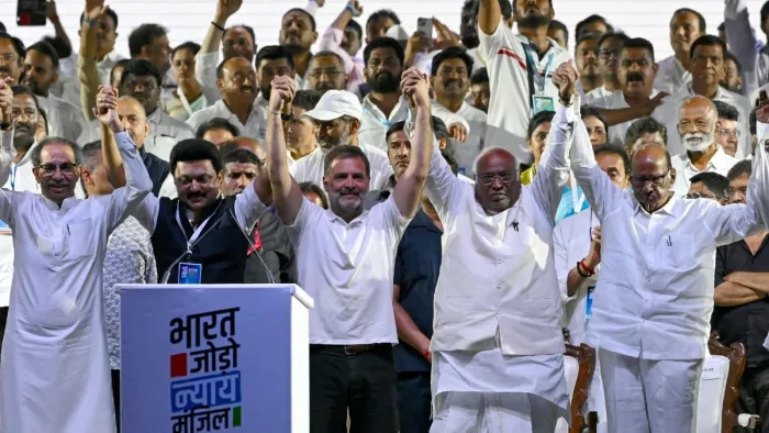 आईएनडीआईए गठबंधन की रैली में शामिल हुए कई विपक्षी नेता। फोटोः एएफपी।